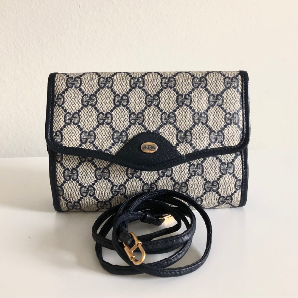 Gucci Vintage GG Supreme Crossbody wallet
